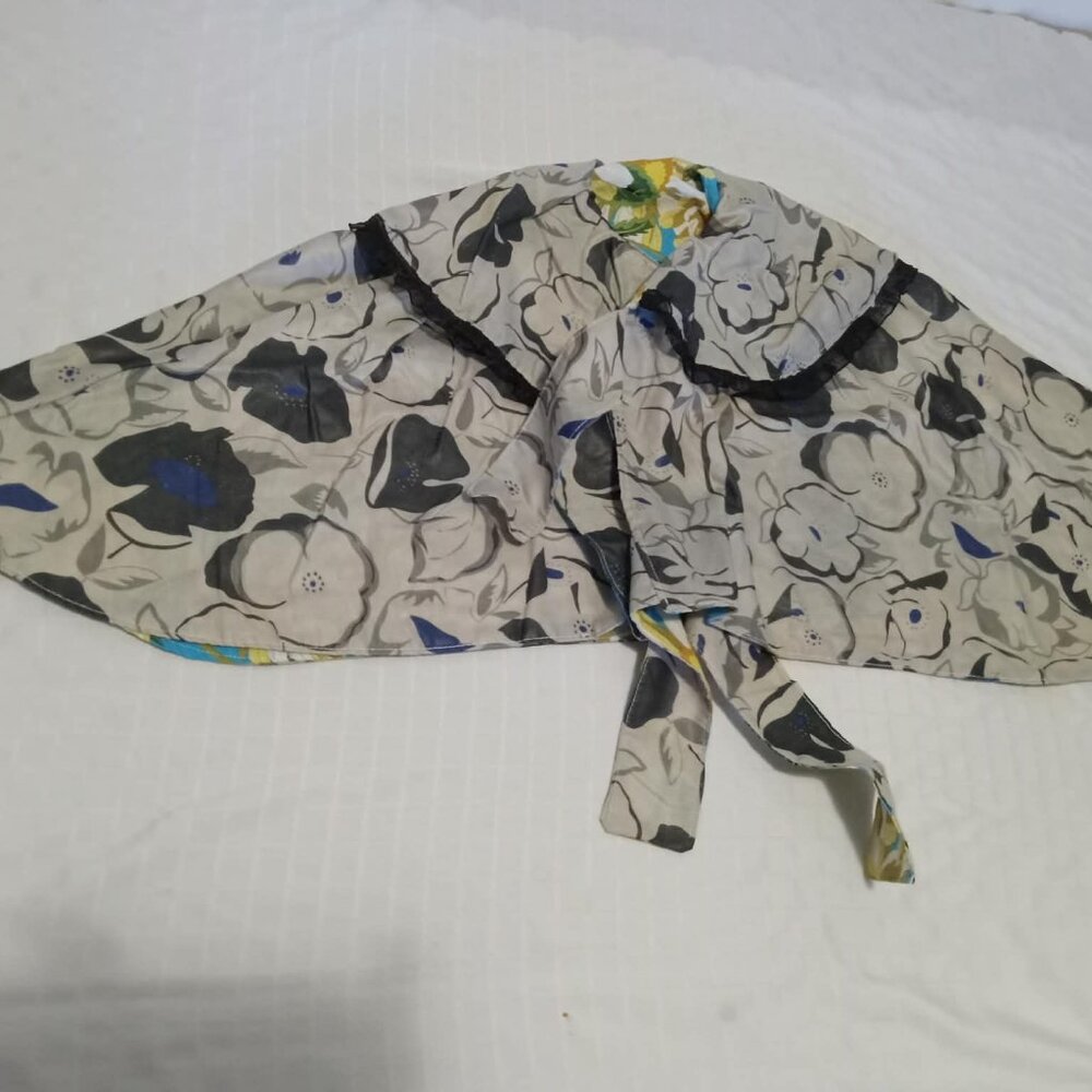 Handmade reversible cotton cape with lace and drawstrings